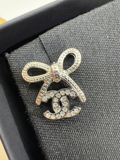 CHANEL 25K 蝴蝶結耳環 銀色