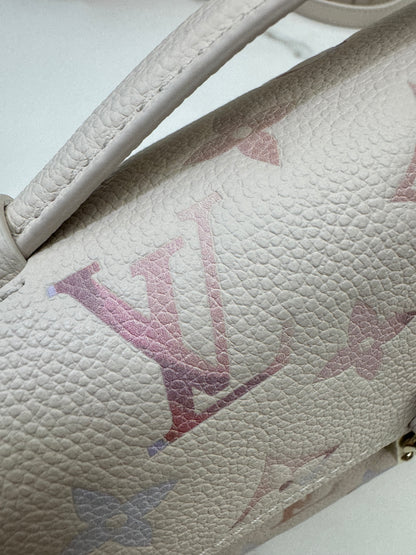 LV Pochette Metis East-West 漸變紫