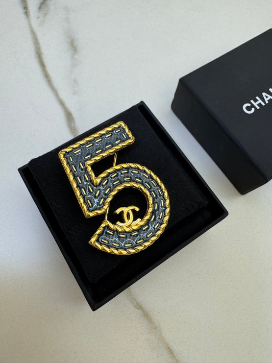 CHANEL 牛仔5號 胸針