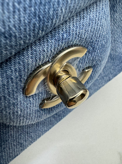 CHANEL 22B 淺藍牛仔 Mini CF20