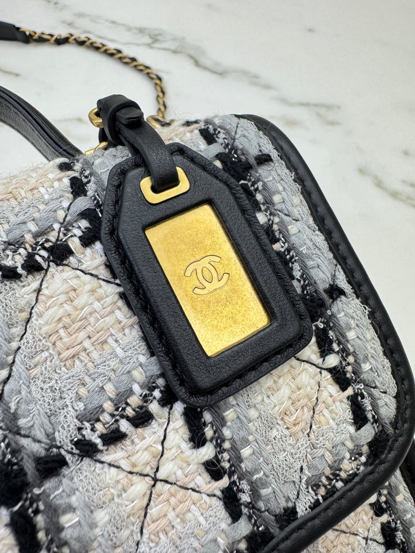 CHANEL 22K 郵差豆腐包 漸變Tweed