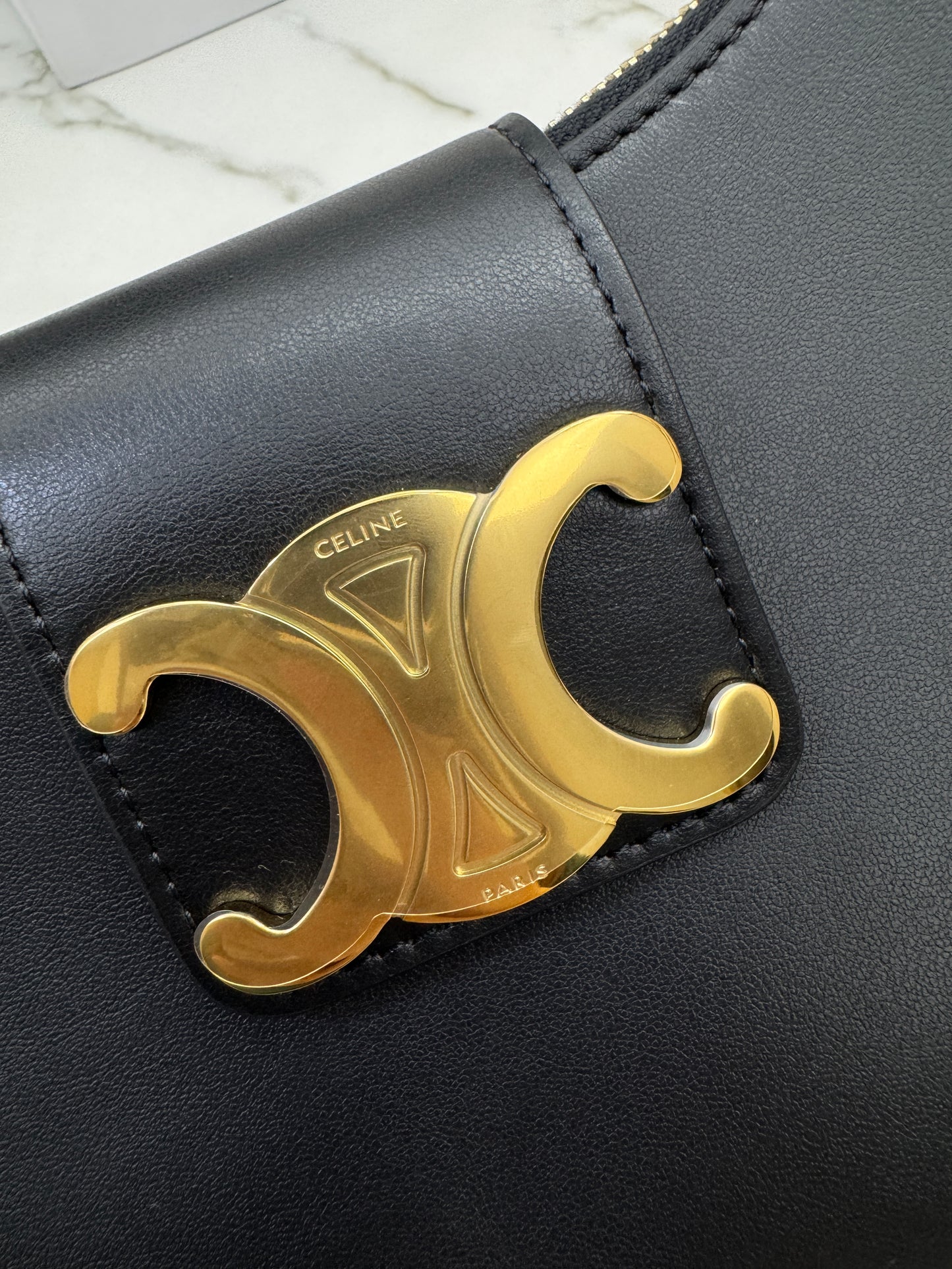 CELINE Ava Triomphe Hobo