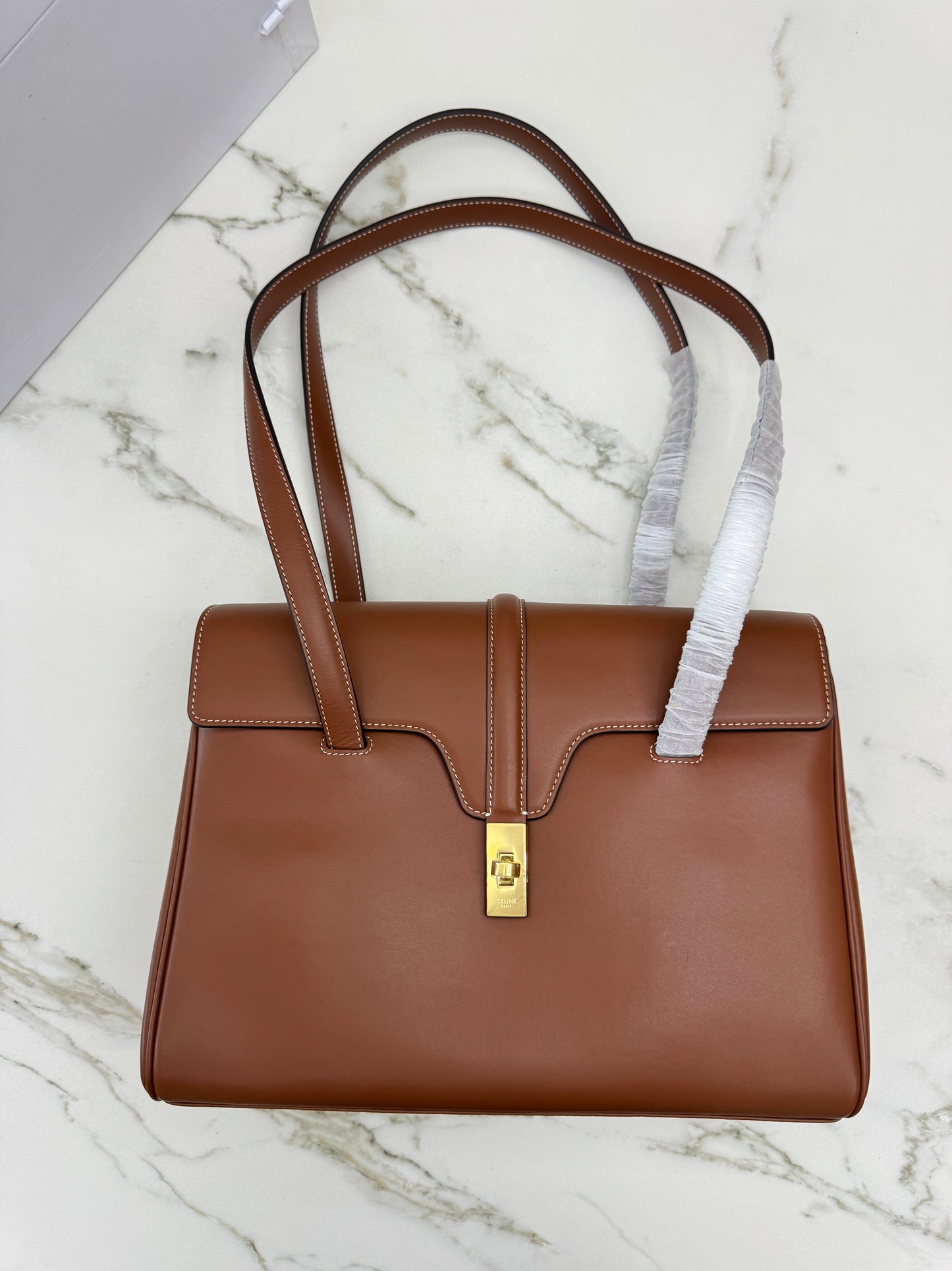CELINE Soft 16 Medium 棕色