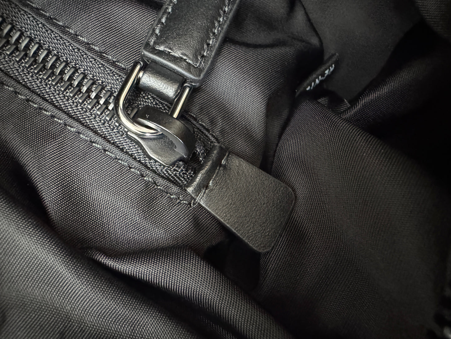 PRADA Explore 男裝 Re-nylon